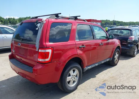 2010 Ford Escape Xlt z USA, uszkodzony, nr VIN 1FMCU0D70AKD43790